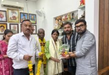 सांसद बंटी विवेक साहू ने MPPSC में आदिवासी किसान की बेटी का चयन होने पर किया सम्मान