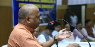 हर हाथ मे माइक और कैमरा आ जाने से कोई पत्रकार नही बन जाता ! कृष्णमोहन झा